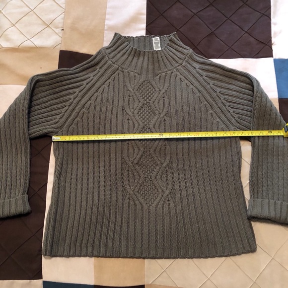 Liz Claiborne Cable Knit Sweater - EUC - Picture 11 of 11